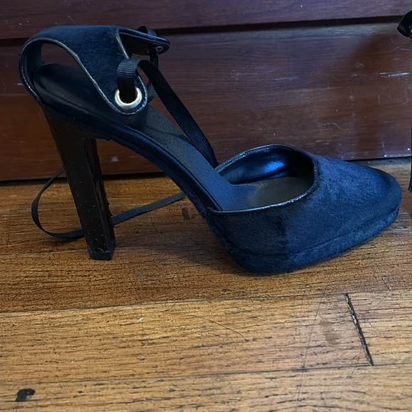 Gucci (Tom Ford era) velvet pumps. 6.5 stunning! - Picture 2 of 12